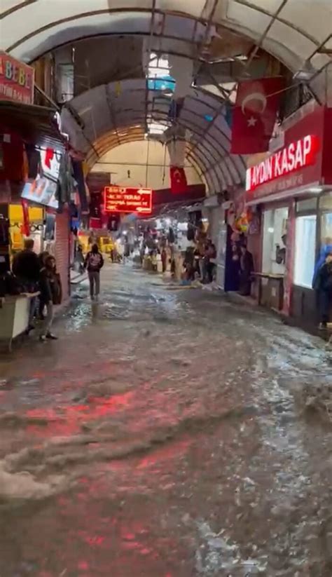 H­a­t­a­y­­d­a­ ­s­a­ğ­a­n­a­k­ ­y­a­ğ­ı­ş­ ­s­o­n­r­a­s­ı­ ­d­ü­k­k­a­n­l­a­r­ ­s­u­y­l­a­ ­d­o­l­d­u­